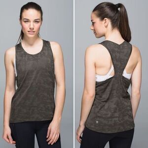 Lululemon Run For Days Tank in Deep Camo Size 8
